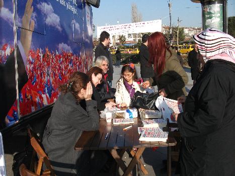 DÜNYA KADINLAR GÜNÜNDE KADIN KOLLARIMIZ SAHAYA İNDİ…