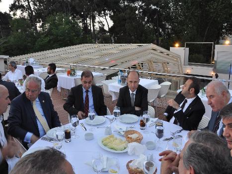 İŞ ADAMLARINDAN EGEMEN BAĞIŞ’A YEMEK DAVETİ